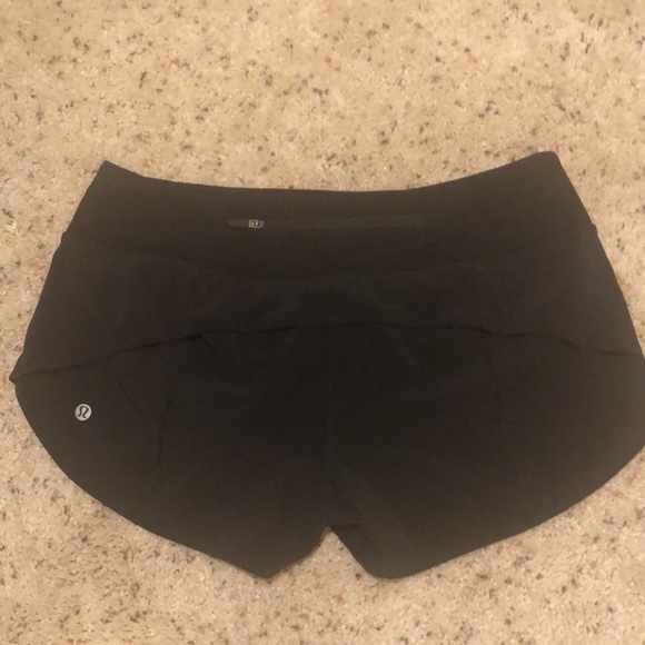 Lululemon Speed Up Low-Rise Lined Short 2.5” in Black Size 6 - Picture 6 of 10
